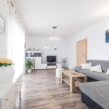 Three-bedroom In Apartamento
