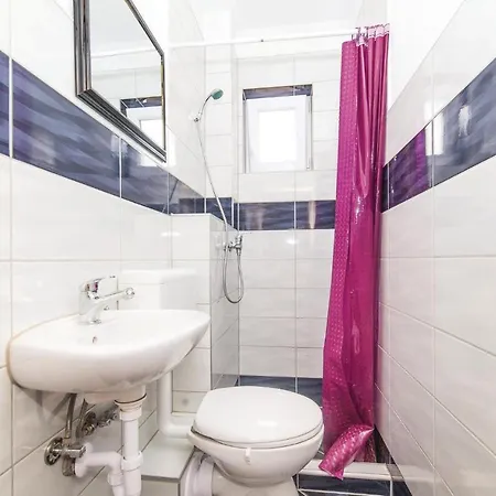 Three-bedroom In Apartamento Kaštel Novi