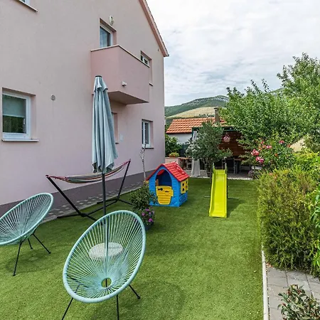 Three-bedroom In Apartamento
