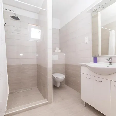 Three-bedroom In Apartamento *