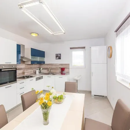 Three-bedroom In Kaštel Novi